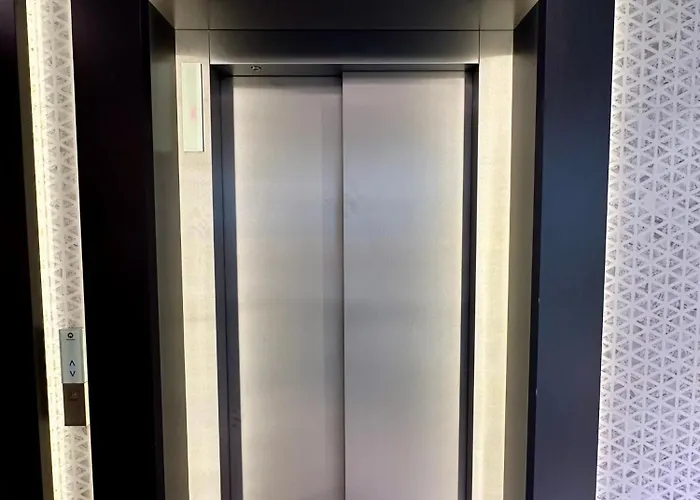 The Skyline アパート