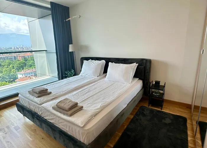 The Skyline アパート