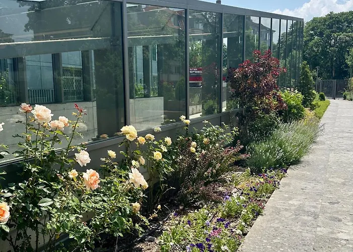 The Skyline アパート